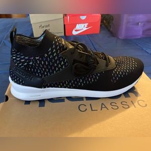 Men’s size 12 reebok ( Flyknit style ) brand new